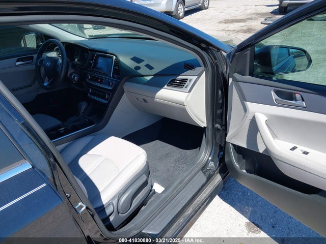 5NPE24AF1JH715447 Hyundai SONATA SE