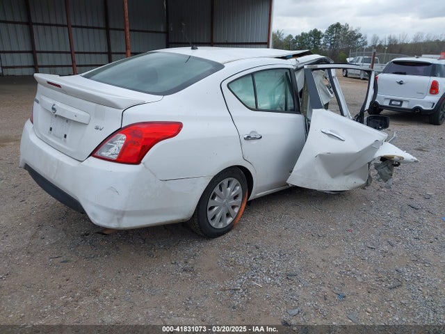 3N1CN7AP0HL847587 Nissan 2017