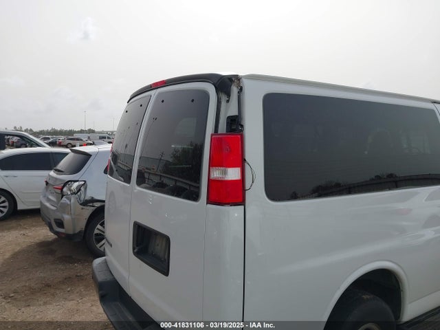 1GAZGNFPXN1284736 Chevrolet Express Passenger Rwd 3500 Extended Wheelbase Ls