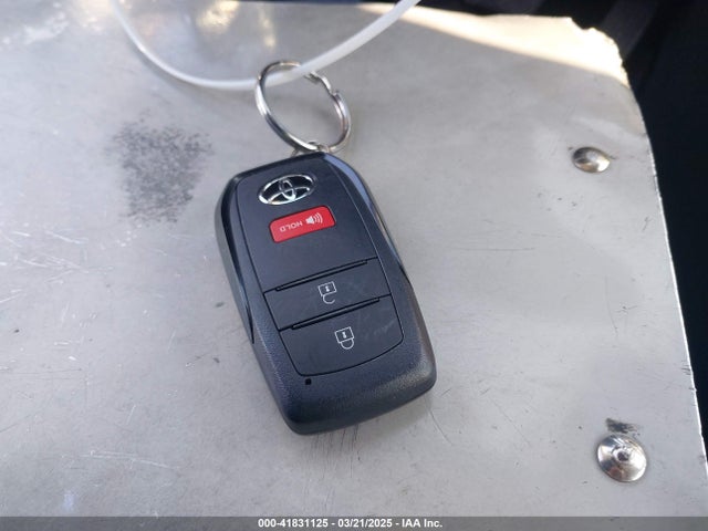 JTDACAAU5S3050686 Toyota PRIUS XLE