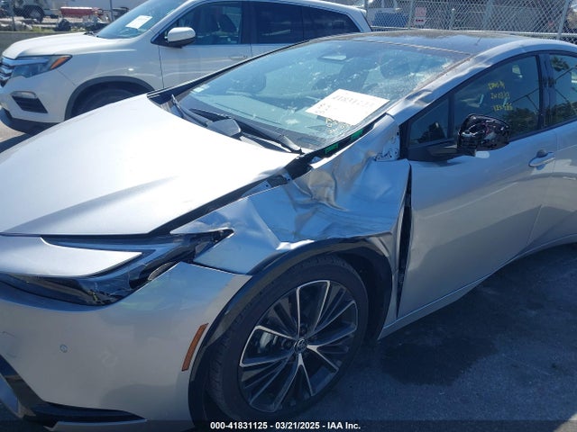 JTDACAAU5S3050686 Toyota PRIUS XLE