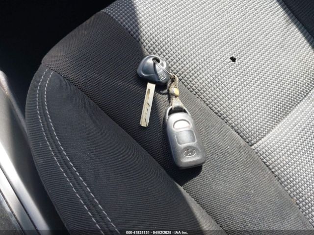KMHD35LH1GU340697 Hyundai ELANTRA GT