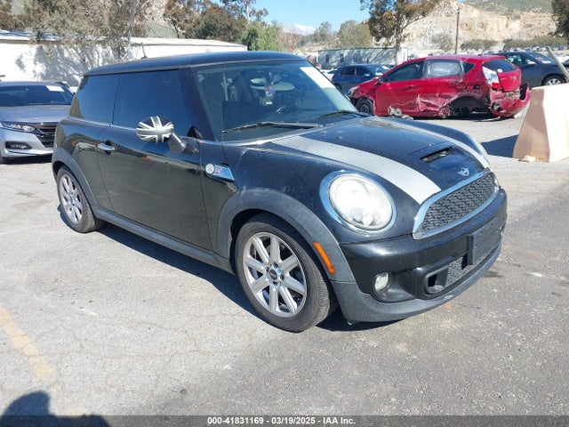 2011 MINI COOPER S WMWSV3C53BTY13253 Photo 0