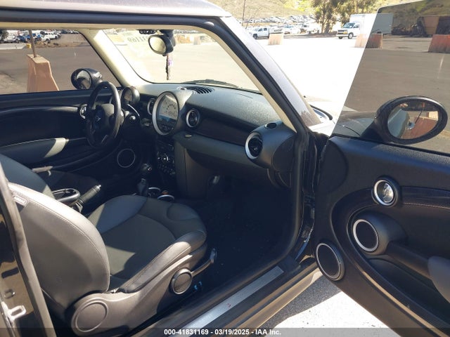 2011 MINI COOPER S WMWSV3C53BTY13253 Photo 4