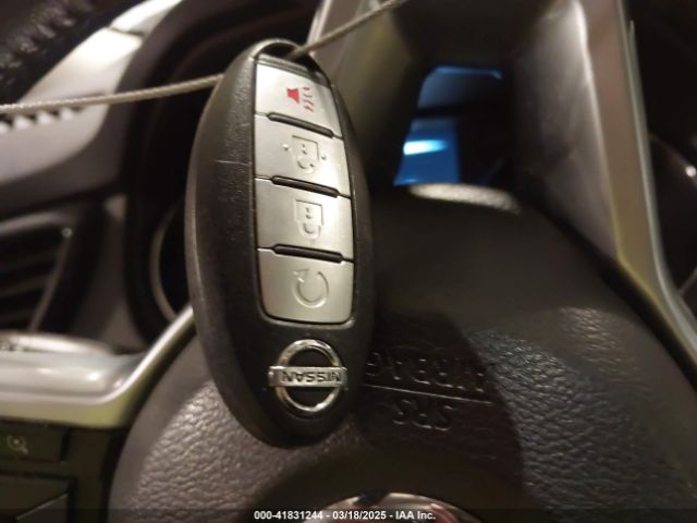5N1AT2MV4HC877013 Nissan ROGUE SV