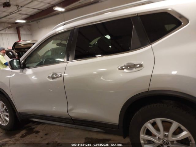 5N1AT2MV4HC877013 Nissan ROGUE SV