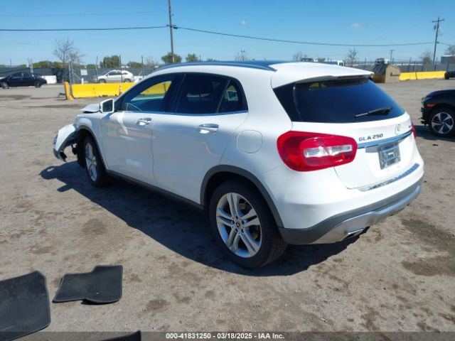2019 MERCEDES-BENZ GLA 250 WDCTG4GB9KU013021 Photo 2