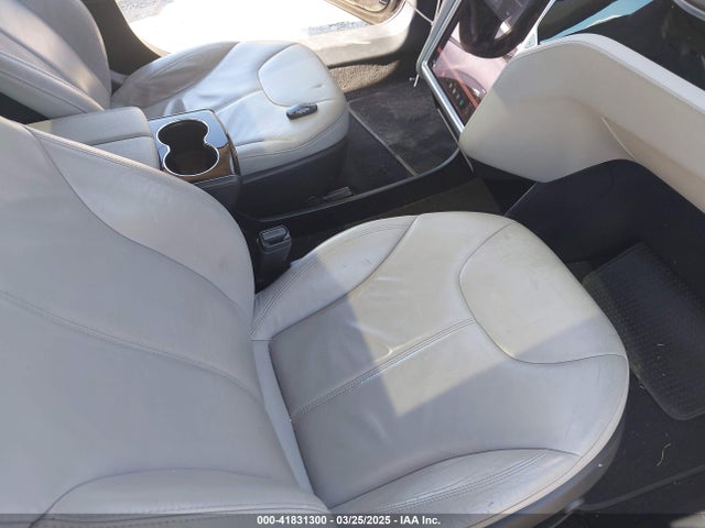 2013 TESLA MODEL S 5YJSA1CNXDFP20609 Photo 4