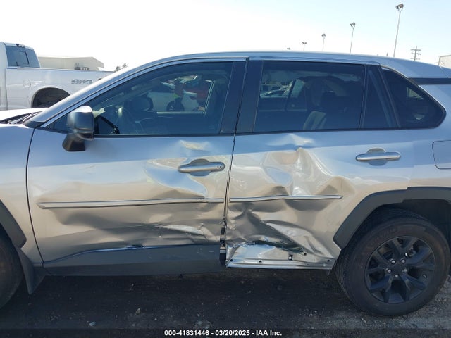 2T3H1RFV2NW221092 Toyota RAV4 LE