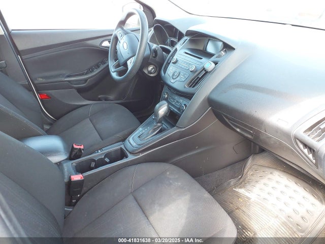 1FADP3K29HL217852 Ford FOCUS SE