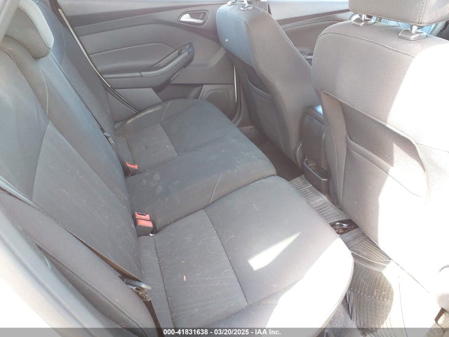 1FADP3K29HL217852 Ford FOCUS SE