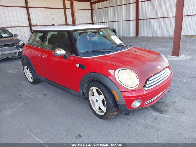 2008 MINI COOPER WMWMF33588TT64697 Photo 0