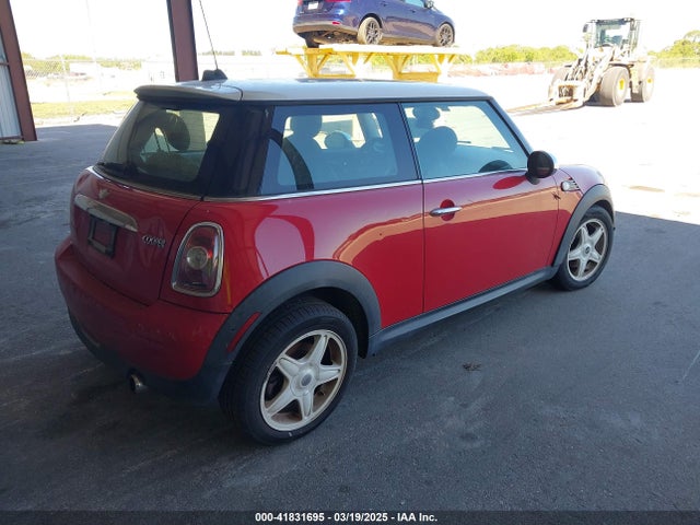 2008 MINI COOPER WMWMF33588TT64697 Photo 3