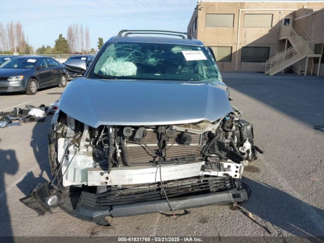 5TDJGRFH8KS068239 Toyota Highlander Hybrid Xle