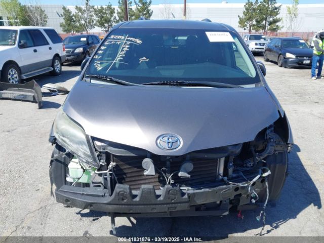 5TDXK3DC7FS633034 Toyota Sienna Se 8 Passenger