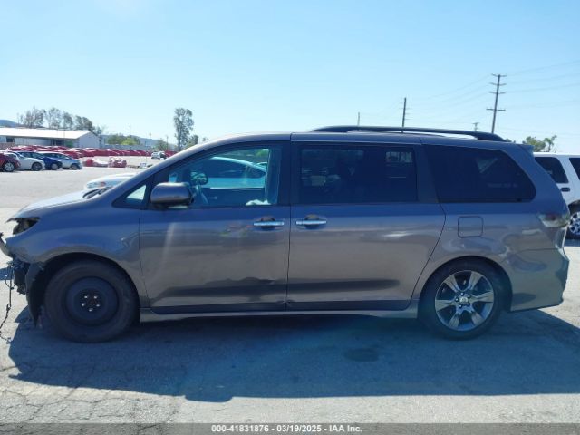 5TDXK3DC7FS633034 Toyota Sienna Se 8 Passenger