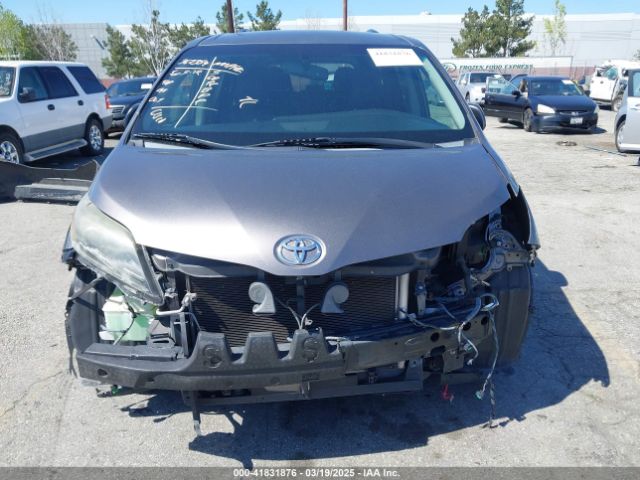 5TDXK3DC7FS633034 Toyota Sienna Se 8 Passenger