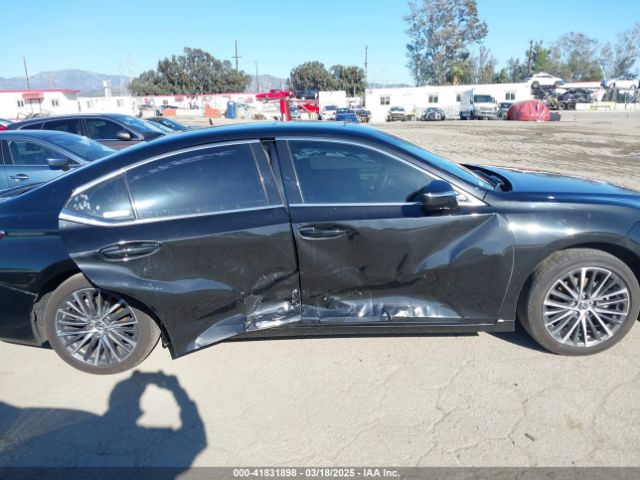 58ADA1C14RU037023 Lexus ES 300H