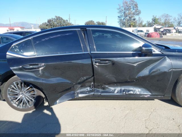 58ADA1C14RU037023 Lexus ES 300H