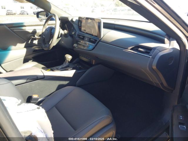 58ADA1C14RU037023 Lexus ES 300H