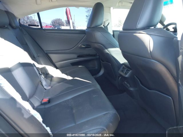 58ADA1C14RU037023 Lexus ES 300H