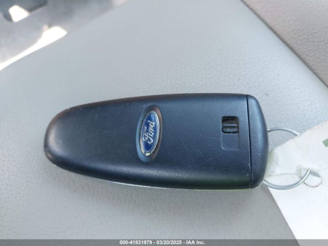 1FMCU0J98EUD14361 Ford Escape Titanium