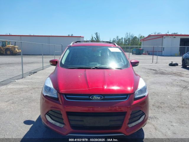 1FMCU0J98EUD14361 Ford Escape Titanium