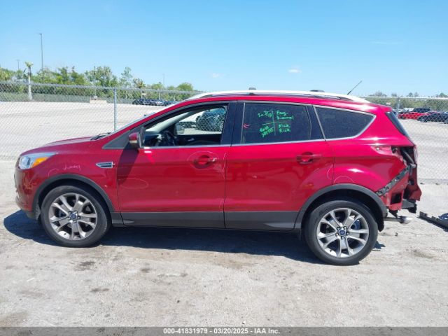1FMCU0J98EUD14361 Ford Escape Titanium