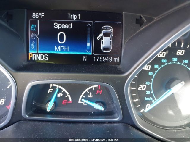 1FMCU0J98EUD14361 Ford Escape Titanium