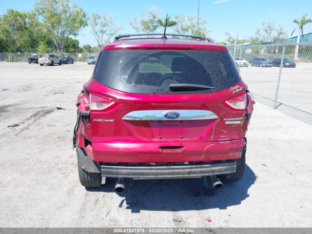 1FMCU0J98EUD14361 Ford Escape Titanium