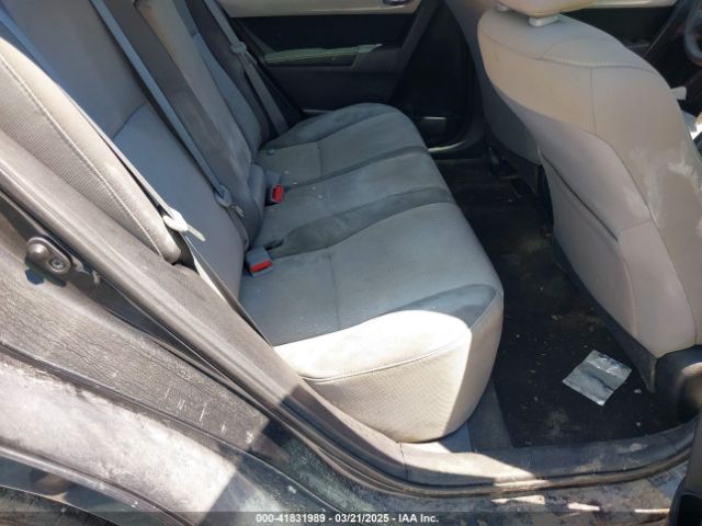 5YFBURHE7KP938152 Toyota COROLLA LE