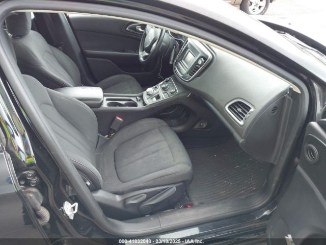 2017 CHRYSLER 200 1C3CCCFB2HN502784 Photo 4