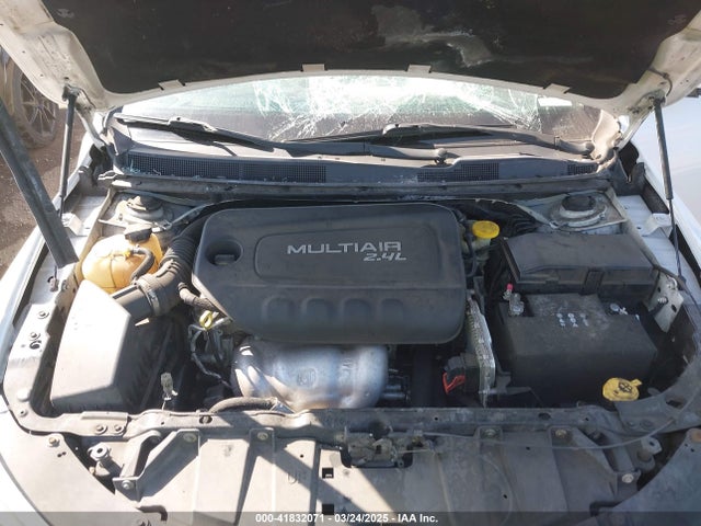 Chrysler 200 Limited 2015 1C3CCCABXFN630677 Image 10