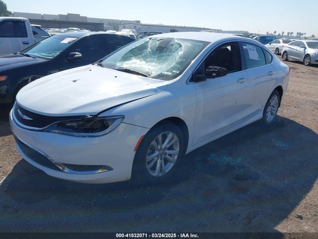 Chrysler 200 Limited 2015 1C3CCCABXFN630677 Image 2