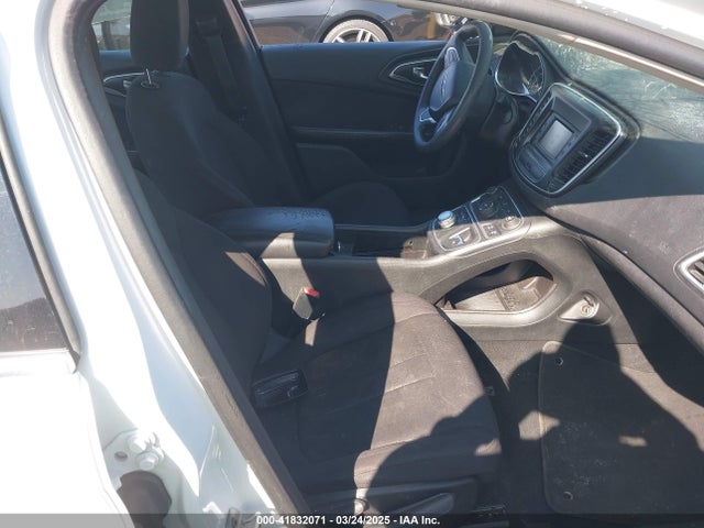 Chrysler 200 Limited 2015 1C3CCCABXFN630677 Image 5