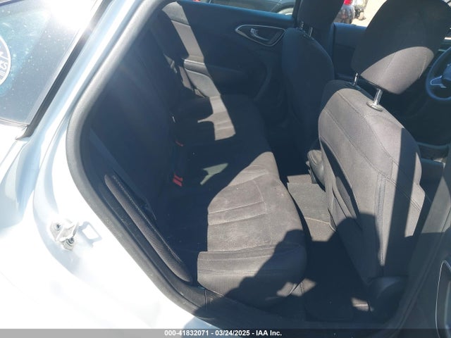Chrysler 200 Limited 2015 1C3CCCABXFN630677 Image 8