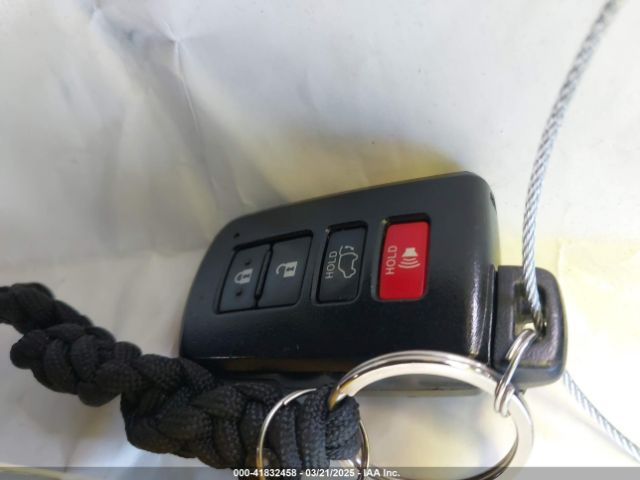 2T3JFREV7HW668686 Toyota RAV4 SE