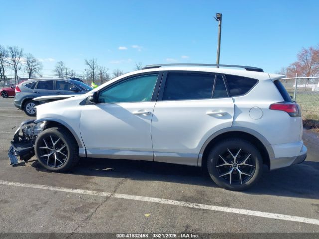 2T3JFREV7HW668686 Toyota RAV4 SE