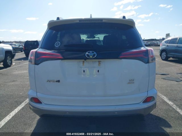 2T3JFREV7HW668686 Toyota RAV4 SE