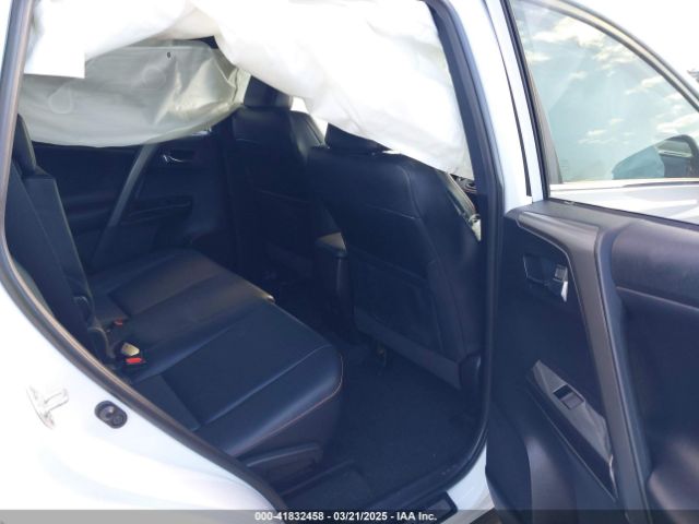2T3JFREV7HW668686 Toyota RAV4 SE