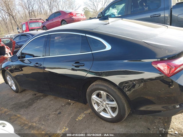 1G1ZD5ST6NF151647 Chevrolet Malibu Fwd Lt