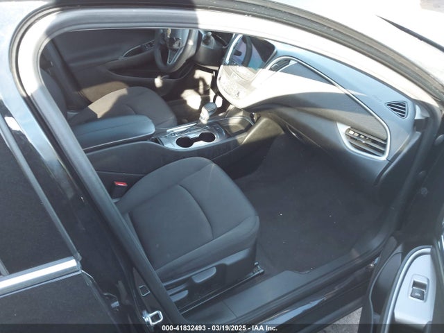 1G1ZD5ST6NF151647 Chevrolet Malibu Fwd Lt