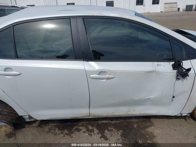 JTDVPMAE9N3015203 Toyota COROLLA LE