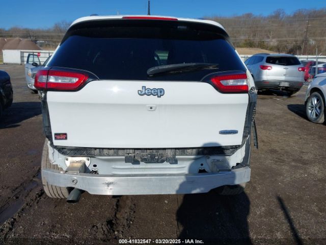 1C4PJLCB7GW307005 Jeep Cherokee Latitude