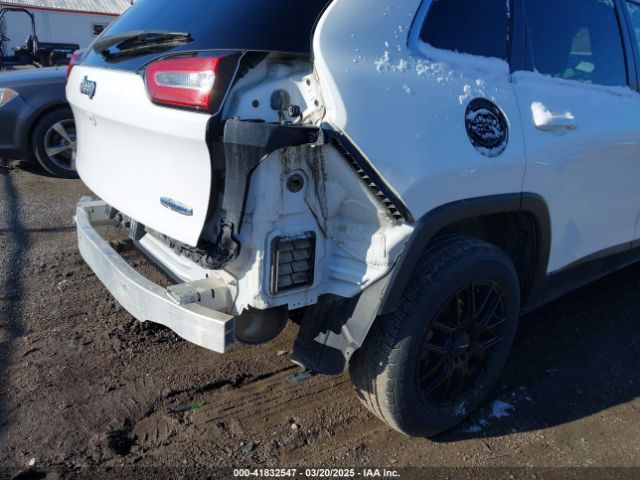 1C4PJLCB7GW307005 Jeep Cherokee Latitude