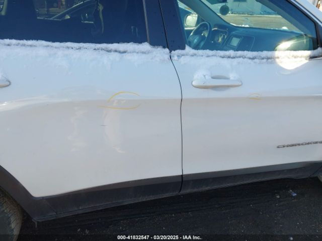 1C4PJLCB7GW307005 Jeep Cherokee Latitude