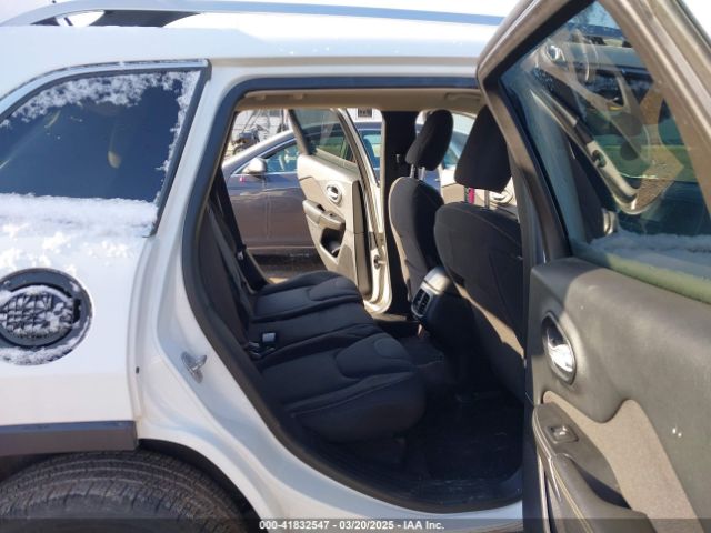 1C4PJLCB7GW307005 Jeep Cherokee Latitude