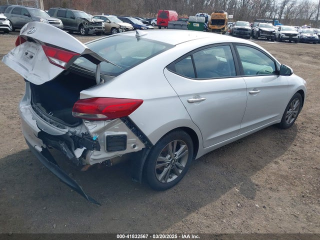 5NPD84LF1JH255925 Hyundai ELANTRA SEL