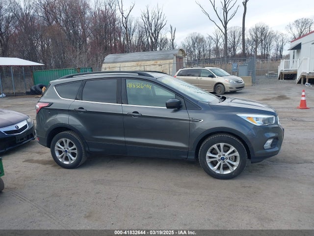 1FMCU9GD6JUA17650 Ford ESCAPE SE
