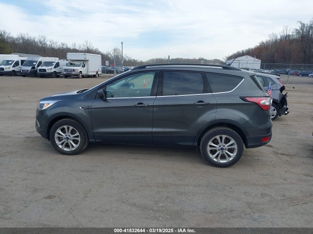 1FMCU9GD6JUA17650 Ford ESCAPE SE